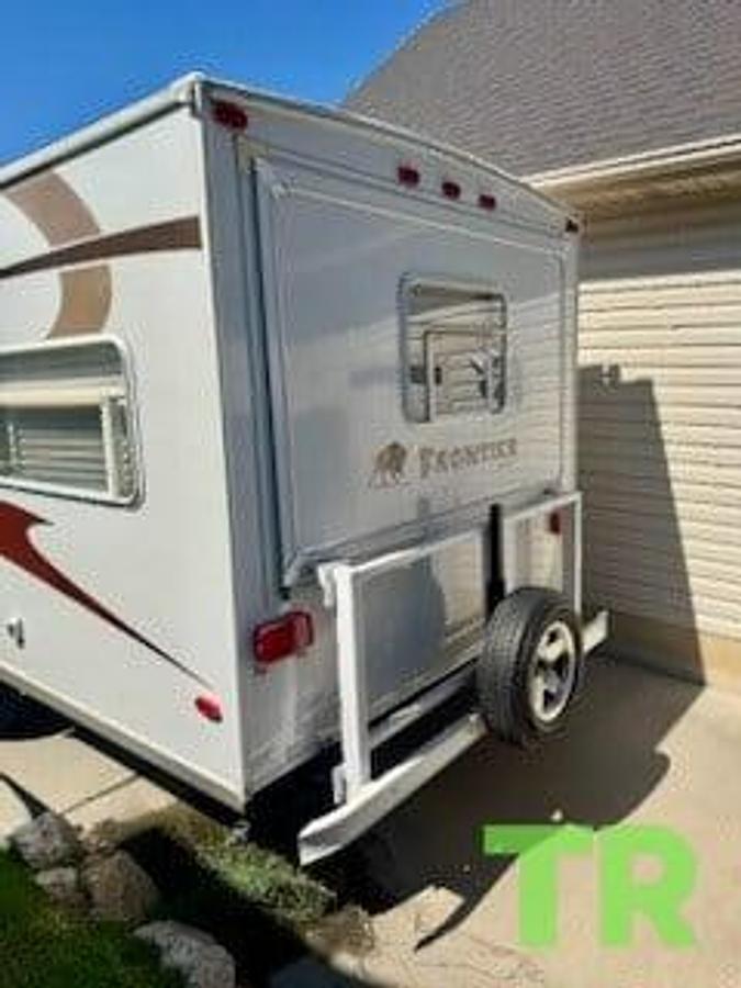 Used 2005 E-Z Frontier Travel Trailer