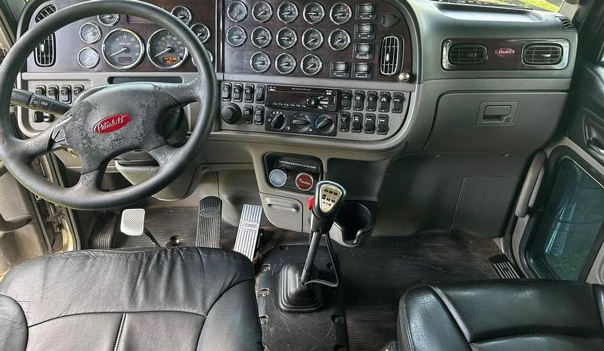 Used 2019 Peterbilt 389 Conventional Sleeper Cab
