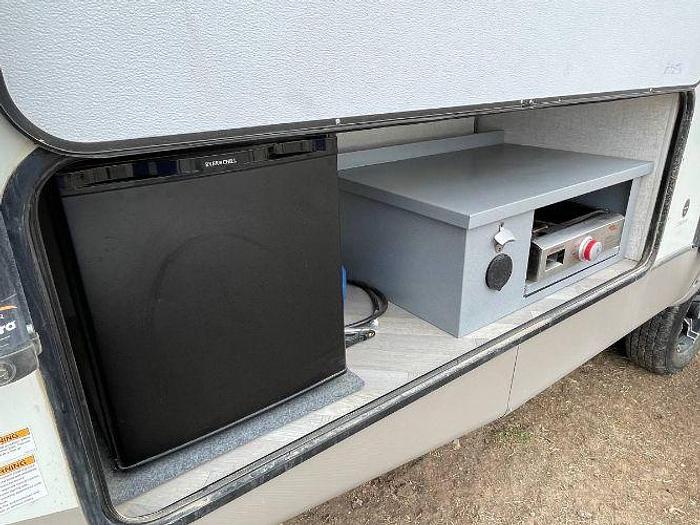 Used 2021 Forest River Wildwood Heritage Glen 23BHHL