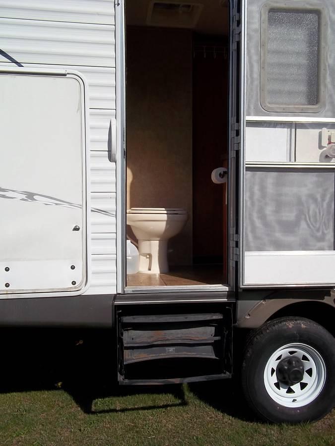 Used 2012 Forest River V Cross 32 FT Travel Trailer