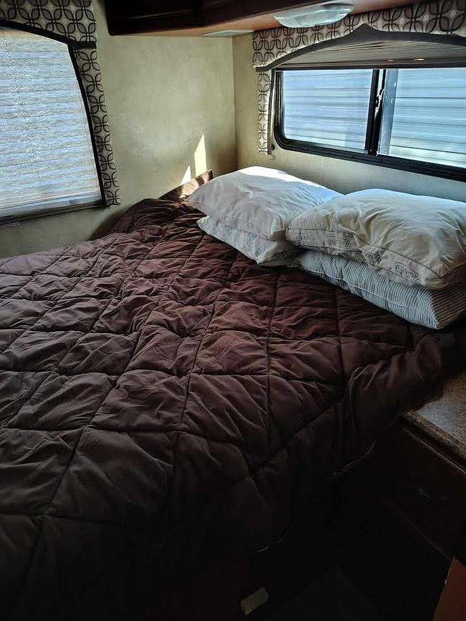 Used 2011 Thor Motor Coach Hurricane 31G