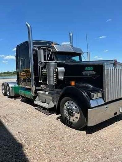 Used 2005 KENWORTH W900L