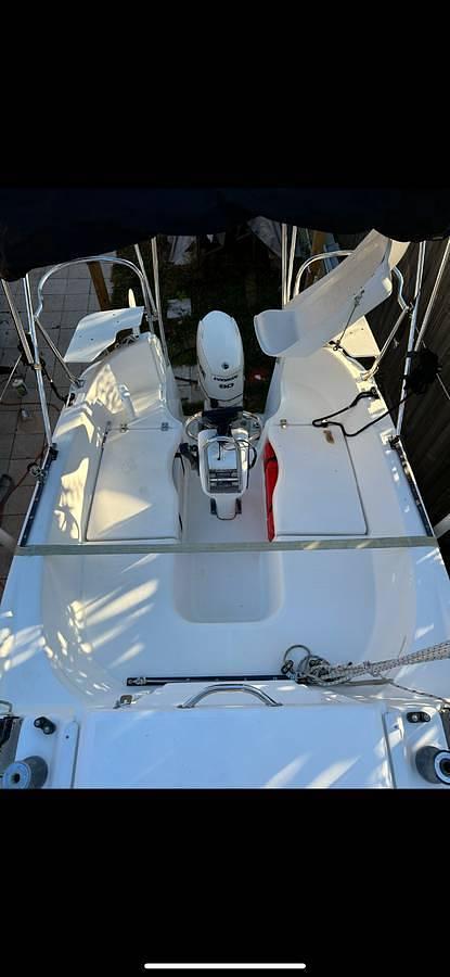 Used 2011 MacGregor M26 Powersailer • 90 HP Evinrude • Trailer Included • Sleeps 6