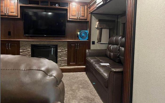 Used 2018 Keystone Alpine 3660FL