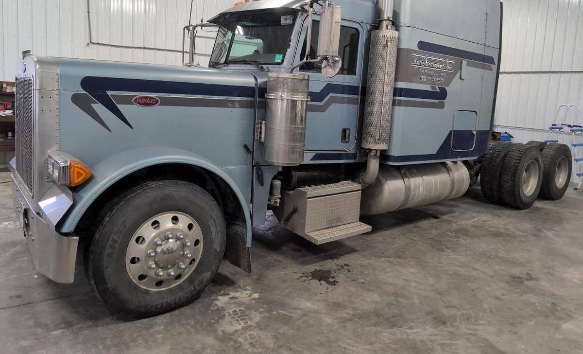 Used 2006 Peterbilt 379EXHD Sleeper Semi Truck