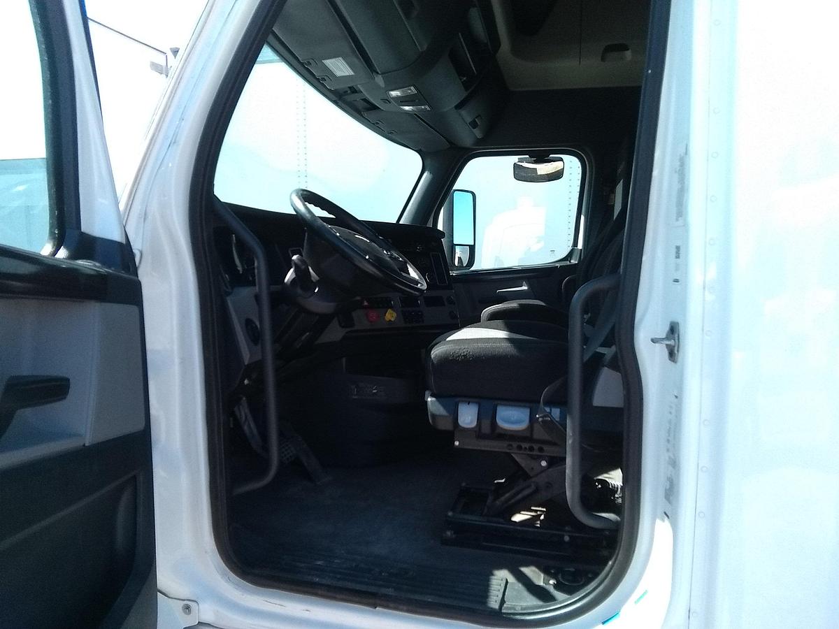 Used 2019 Freightliner Cascadia 126