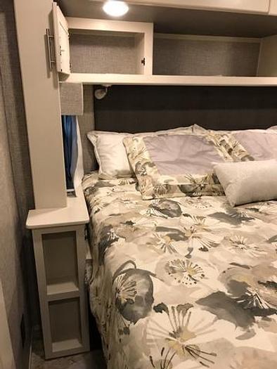 Used 2021 Luxe Gold 380GFB 5th Wheel