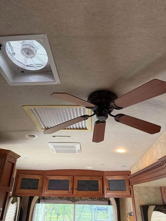 Used 2015 Northwood Arctic Fox Silver Fox 29-5T