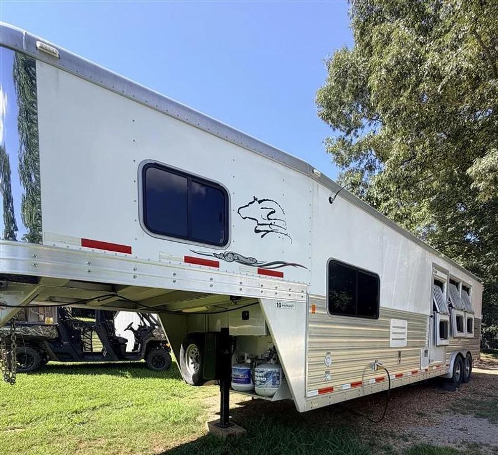 Used 2014 Sooner Legacy 312 3 Horse Gooseneck Trailer with Living Quarters