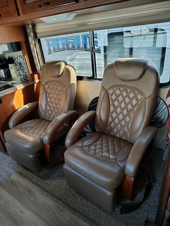 Used 2011 Thor Motor Coach Hurricane 31G