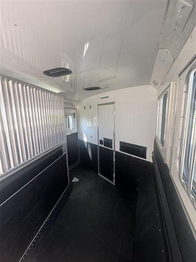 Used 2020 4 Star 3 Horse w/ Living Quarters