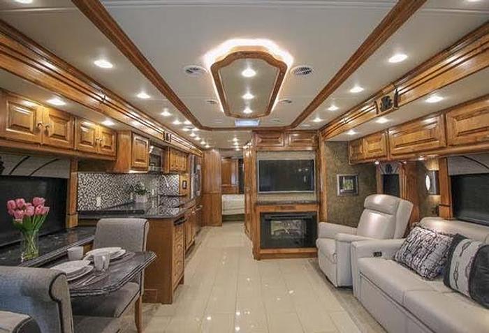 Used 2015 Tiffin Phaeton 40AH