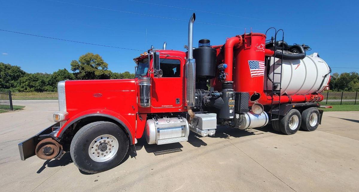 Used 2014 Peterbilt 389 Industrial Tank Truck