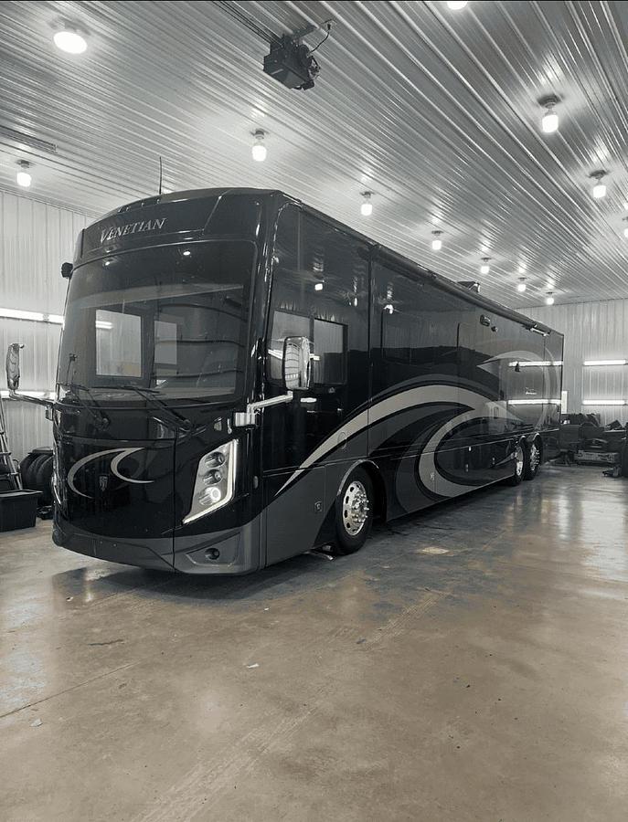 Used 2022 Thor Motorcoach Venetian F42