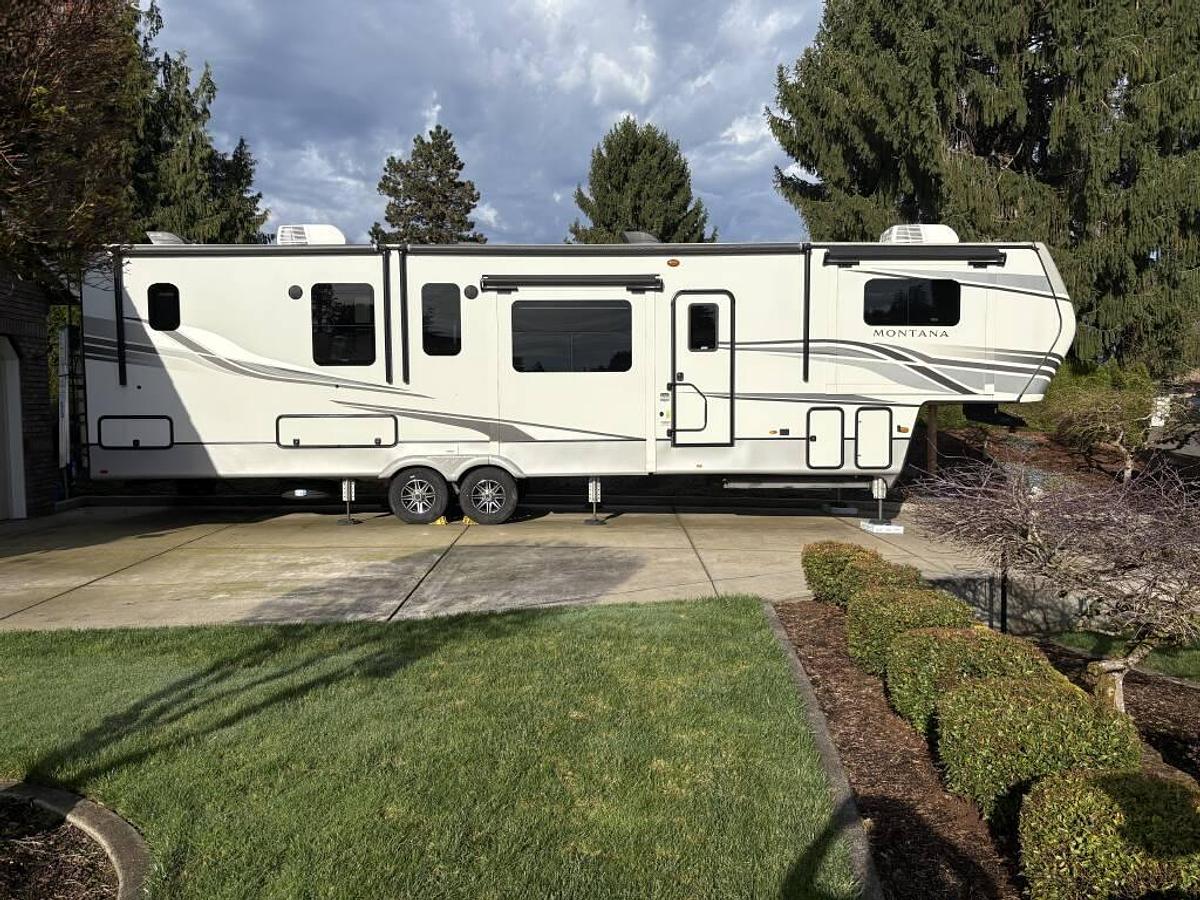 Used 2022 Keystone Montana 3761FL Fifth Wheel