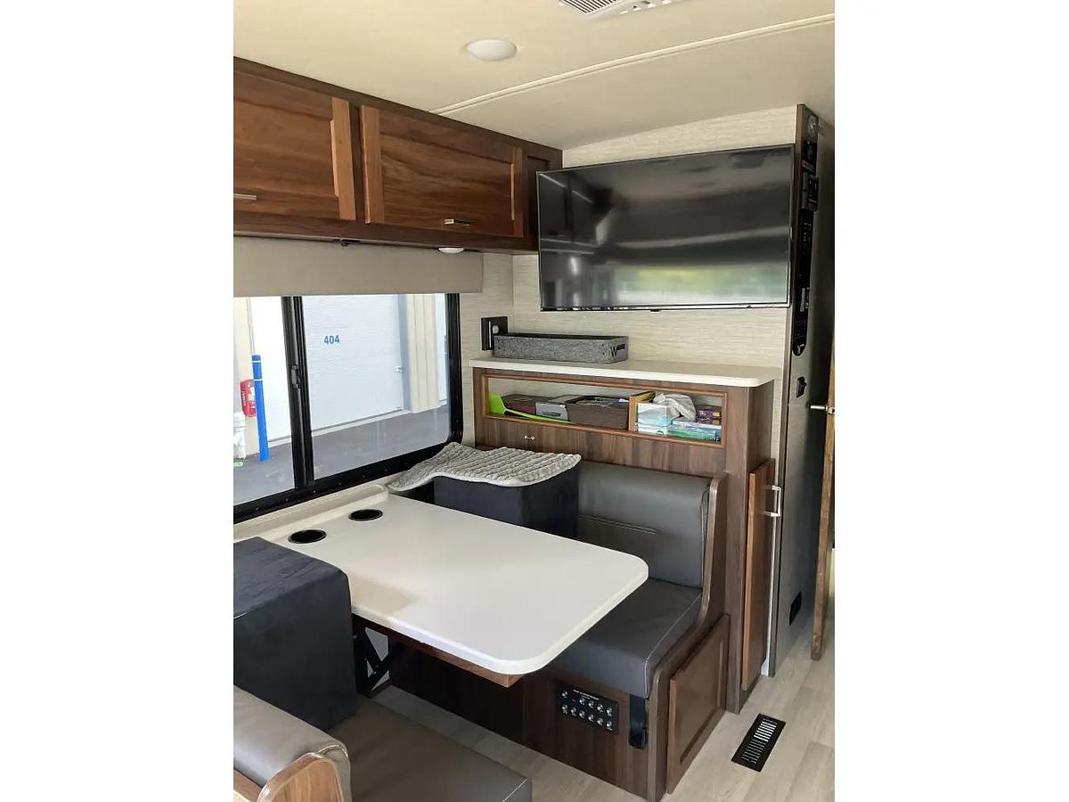 Used 2020 Winnebago Vista 29V
