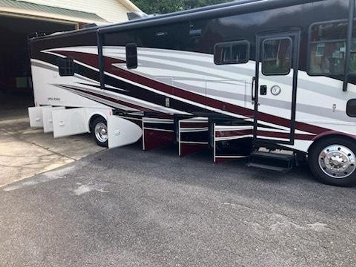 Used 2018 Tiffin Motorhomes Open Road 36LA Class A Motorhome