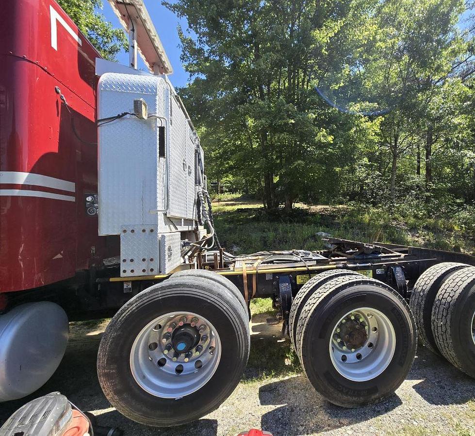 Used 2016 Peterbilt 567 Sleeper Truck