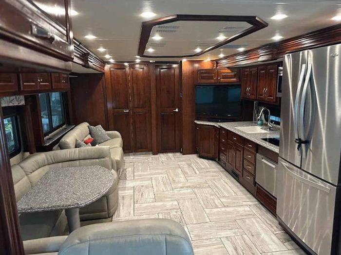 Used 2017 Fleetwood Discovery LXE 40G