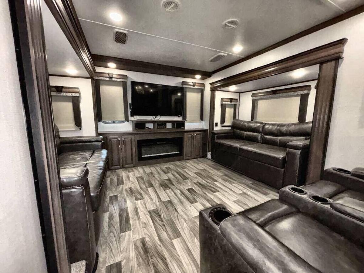 Used 2021 Keystone Alpine 3850RD