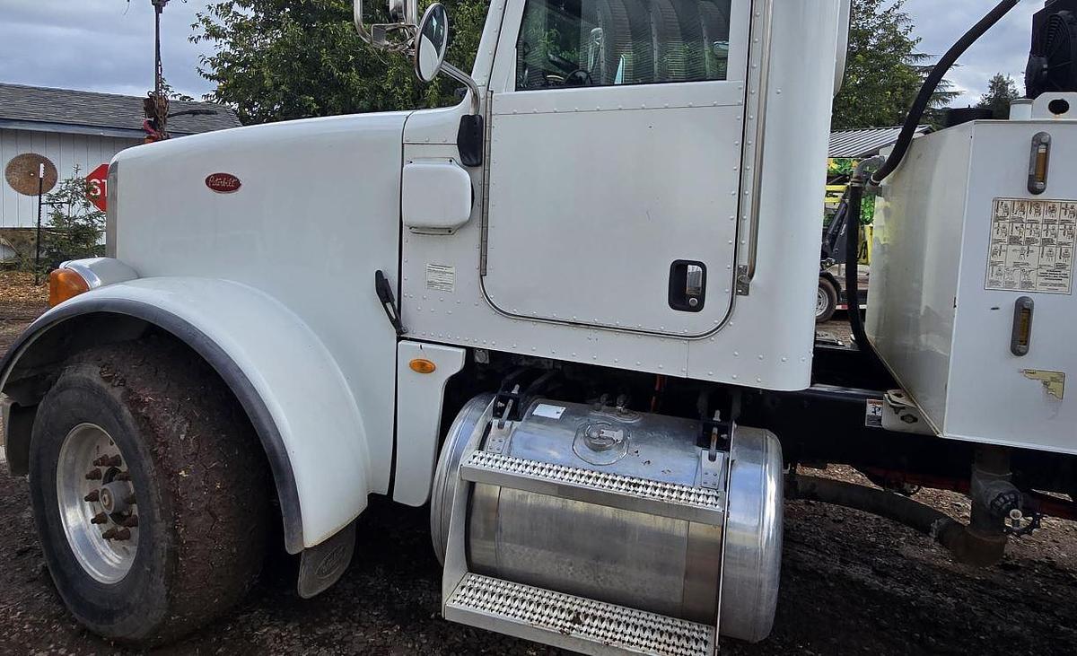 Used 2013 Altec AC38-127S Mounted on 2013 Peterbilt 379