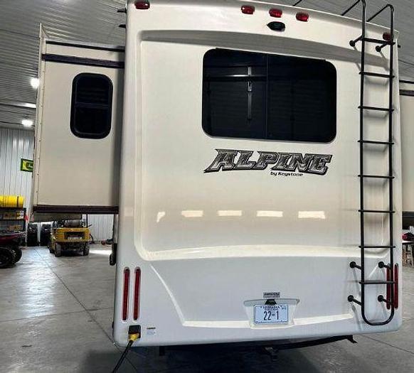 Used 2018 Keystone Alpine 3660FL