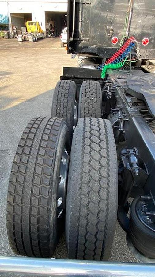 Used 2011 Freightliner Coronado 132