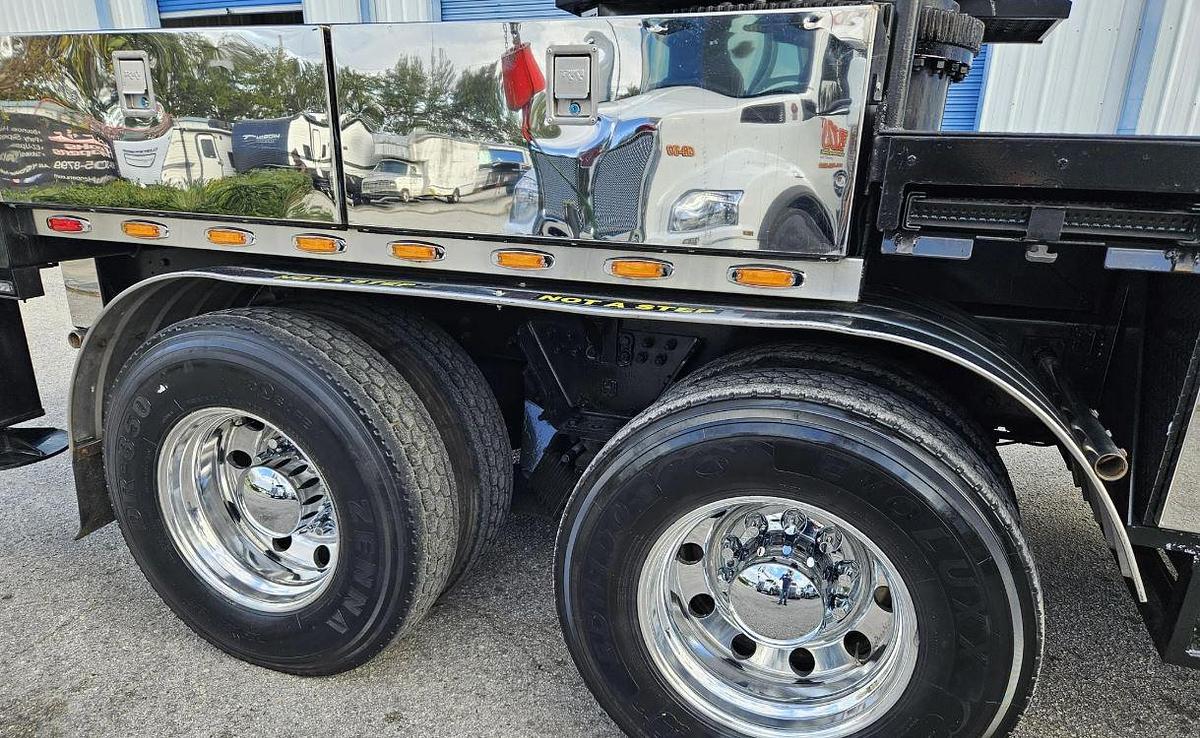 Used 2003 Peterbilt 357 Crane