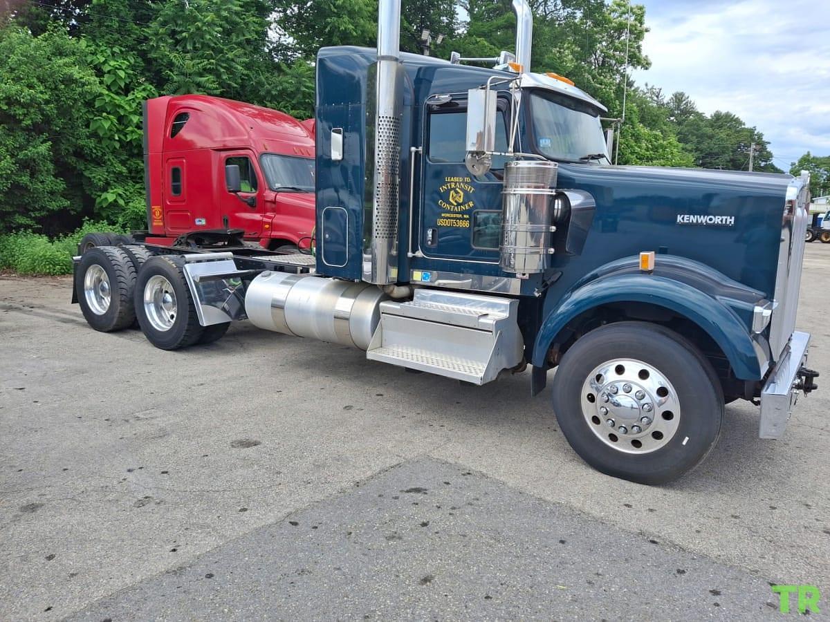 Used 2021 Kenworth W900 Sleeper Truck