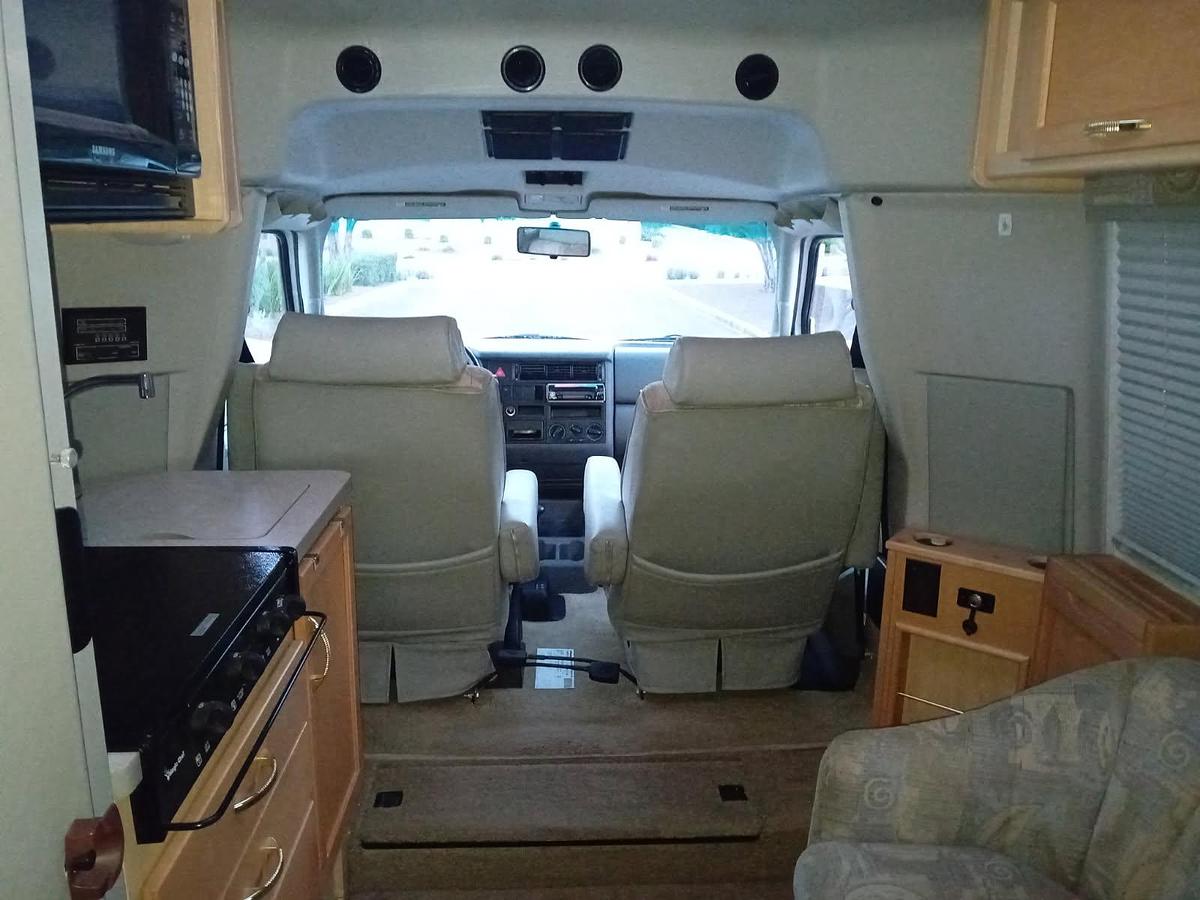 Used 2005 Winnebago Rialta