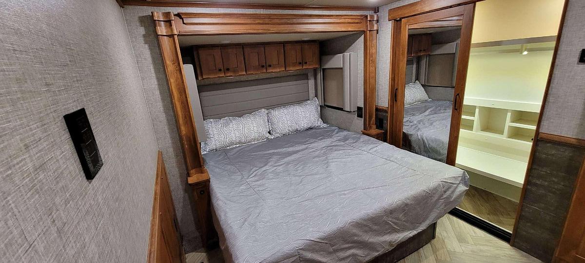 Used 2023 Vanleigh Vilano 320GK Fifth Wheel