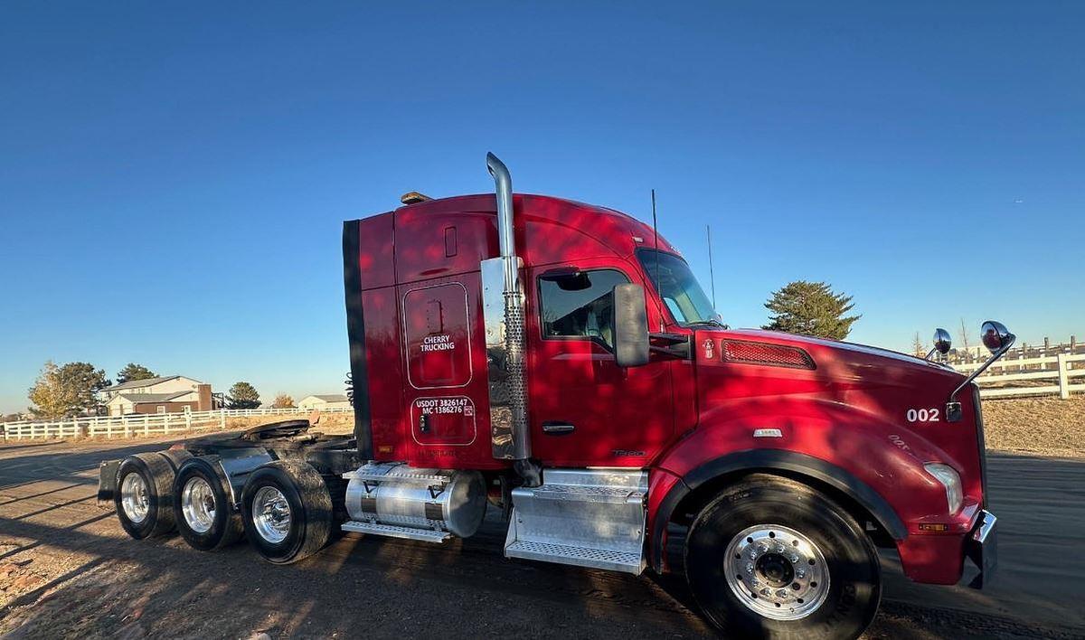 Used 2016 KENWORTH T880