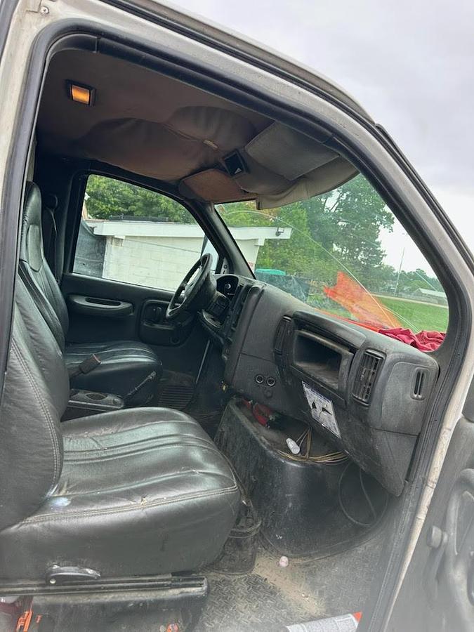 Used 2005 Chevrolet C6500 Stake Truck