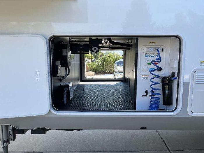 Used 2023 Palomino Columbus 379MB