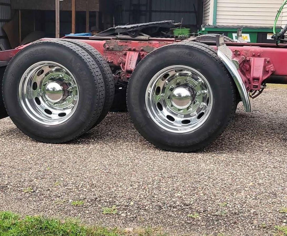 Used 2012 Peterbilt 389 Sleeper Semi Truck