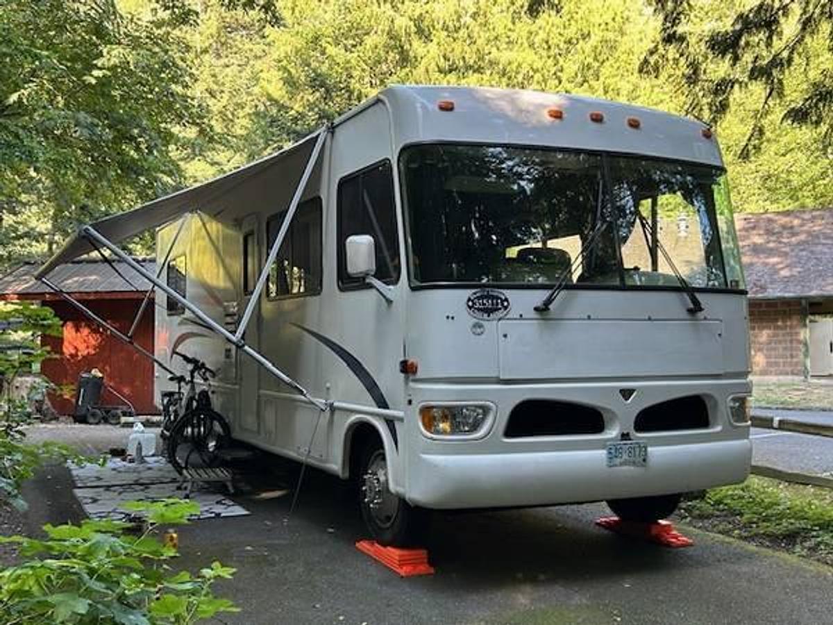 Used 2001 Four Winds Hurricane 