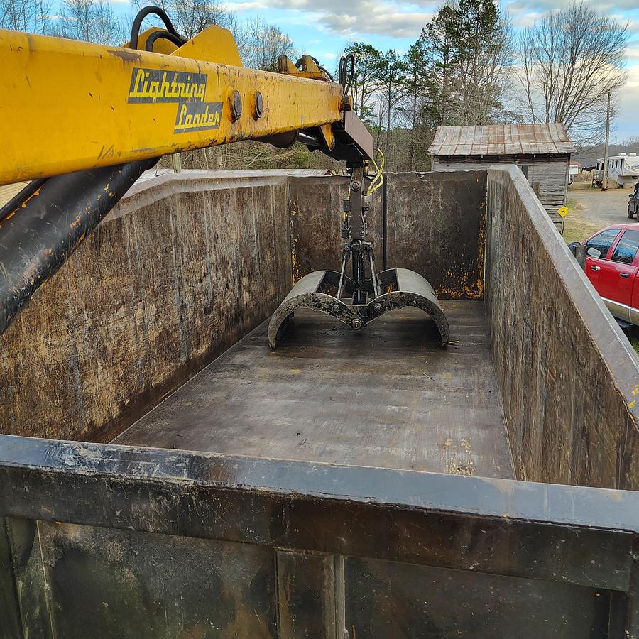 Used 2011 Petersen TL3 Lightning Loader Grapple Truck