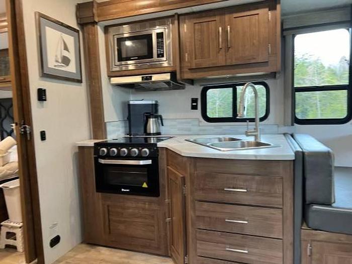 Used 2021 Coachmen Pursuit 27DS