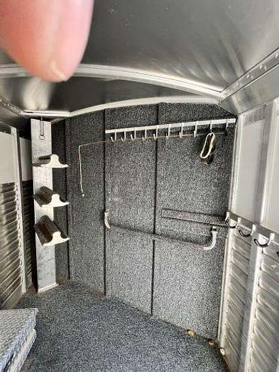 Used 2005 4 Star 3 HORSE