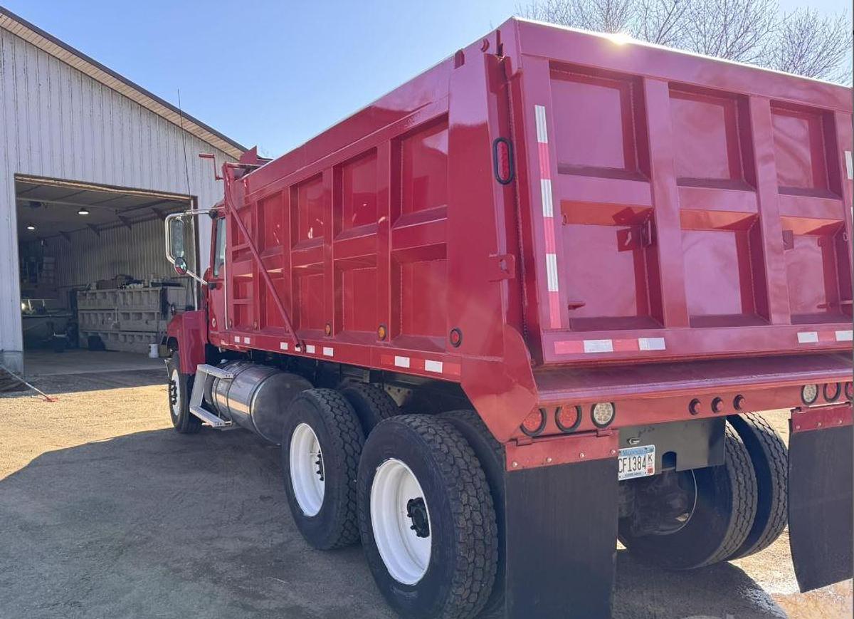 Used 2011 MACK PINNACLE CHU613