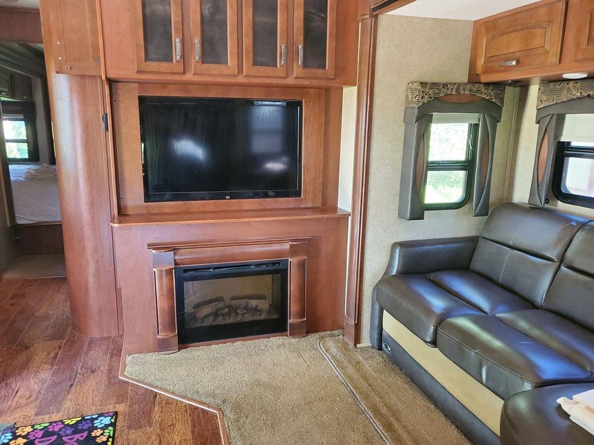 Used 2014 Jayco Seneca 36FK