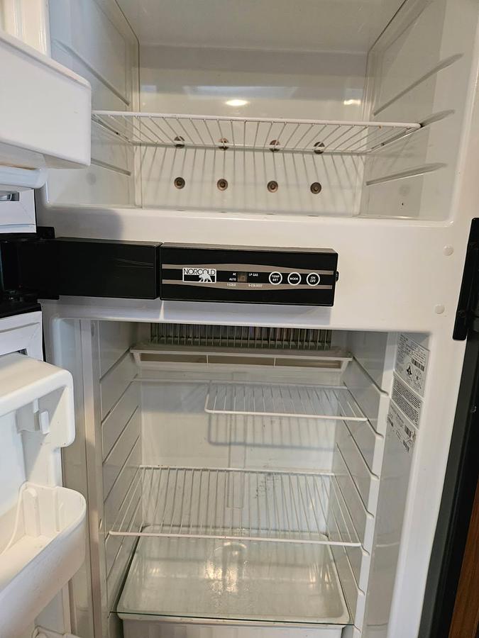 Used 2012 Arctic Fox 990 Camper