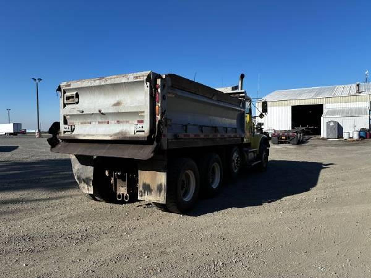 Used 2007 Freightliner FLD120SD Tri-Axle Dump Truck