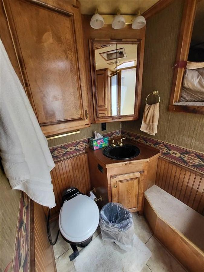 Used 2004 Sooner Horse Trailer