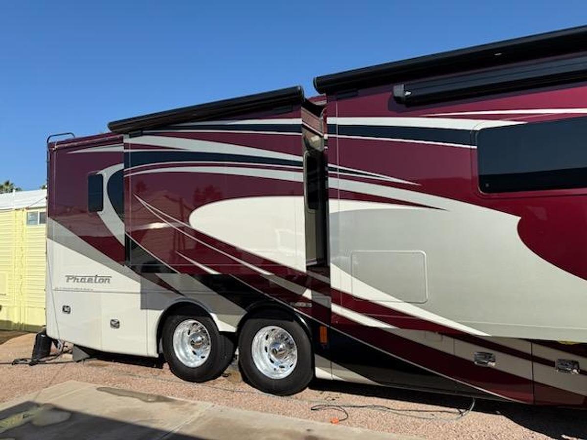 Used 2015  Tiffin Motorhomes Phaeton 42LH Class A Motorhome