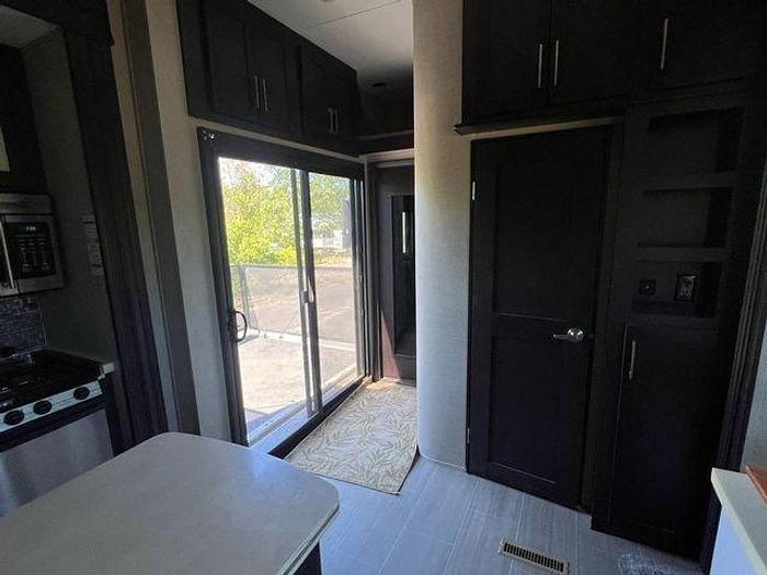 Used 2018 Keystone Raptor 428SP