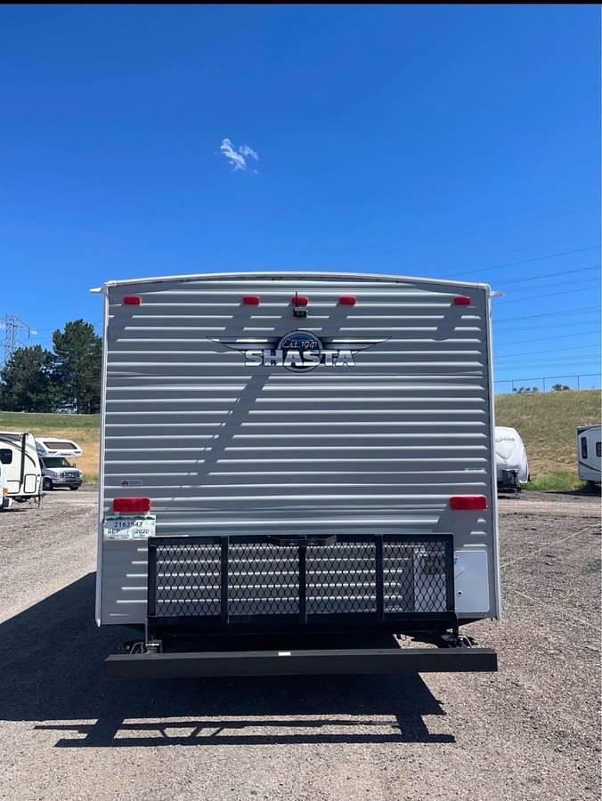 Used 2020 Shasta Oasis 18FQ Travel Trailer
