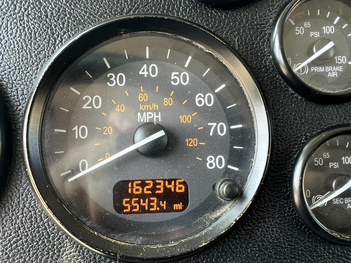 Used 2019 PETERBILT 367 Roll-Off Truck