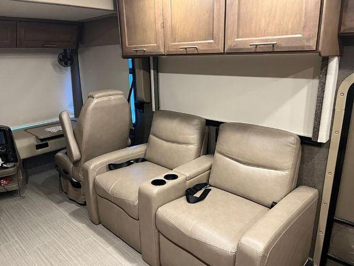 Used 2021 Thor Palazzo 37.4
