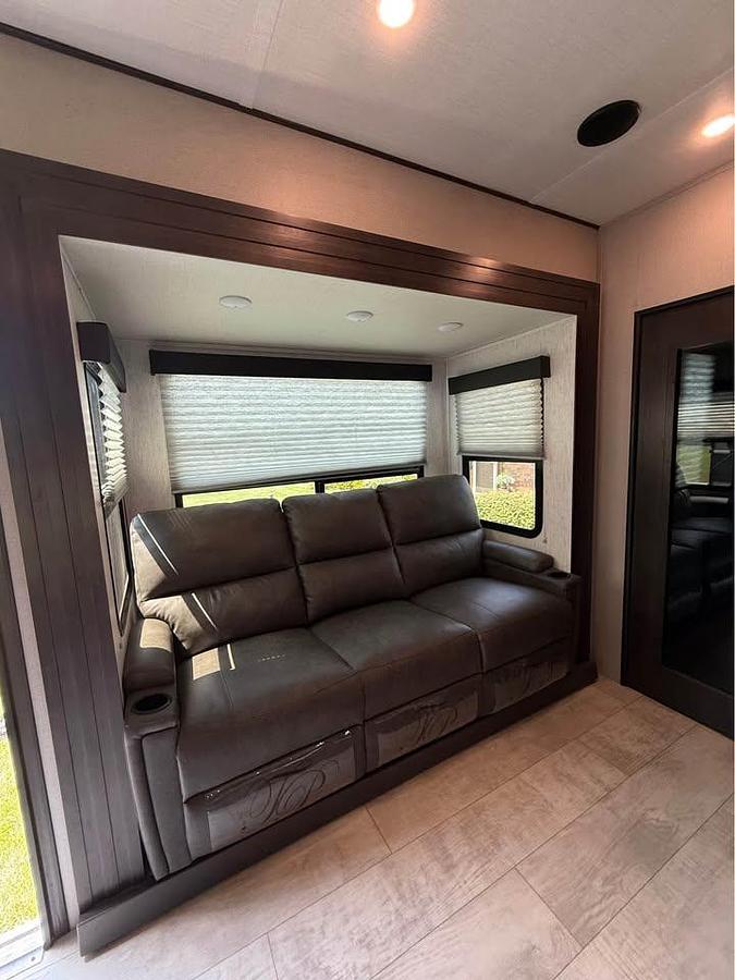 Used 2022 Grand Design Momentum 31G